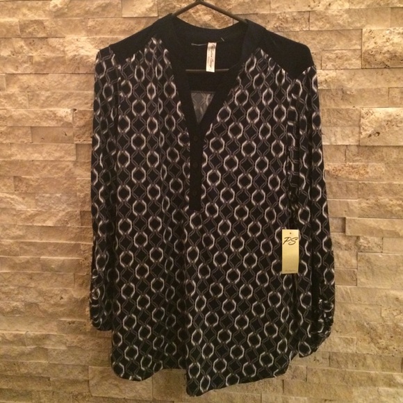We are selling nice beautiful top 🌹