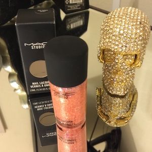 MAC GLITTER NAIL POLISH