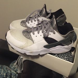 EUC Nike Huaraches