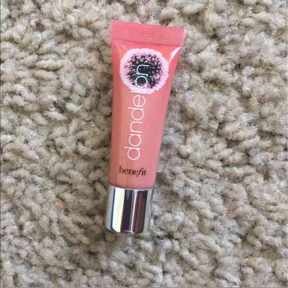 Benefit dandelion ultra plush lip gloss. 0.22fl oz