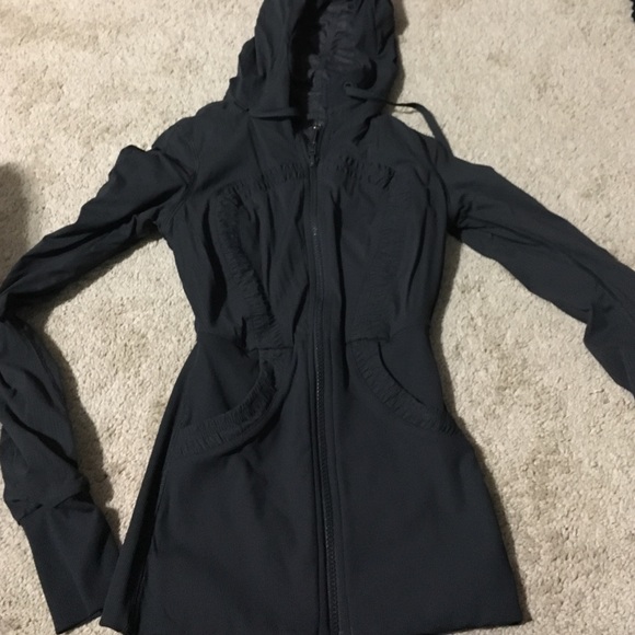 New Lululemon size 2 running jacket