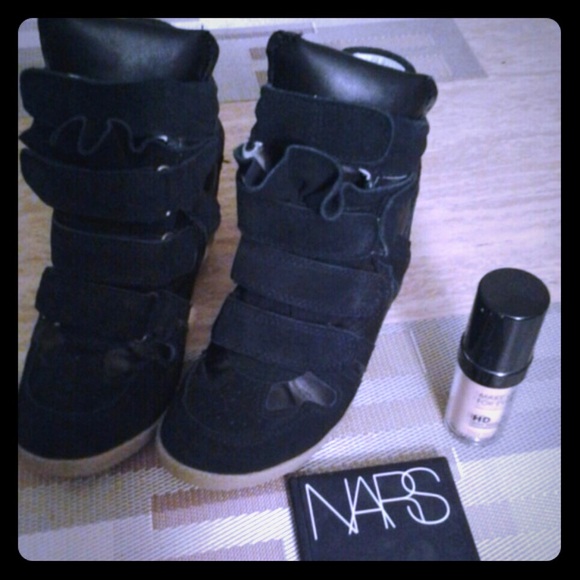 Steve Madden black wedges