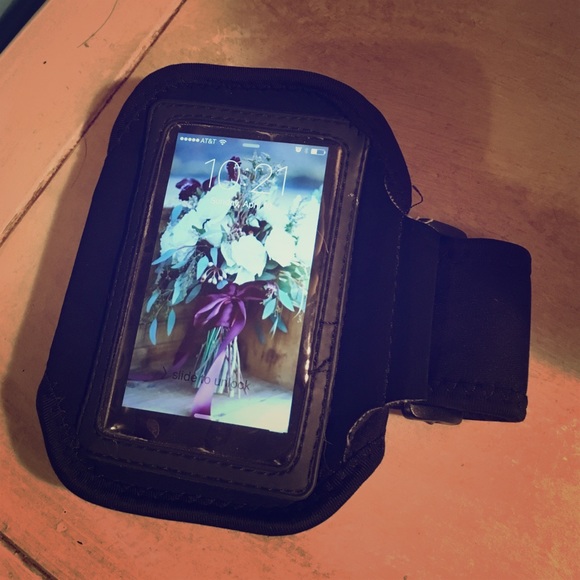 Running arm band for iPhone any size (not6plus)