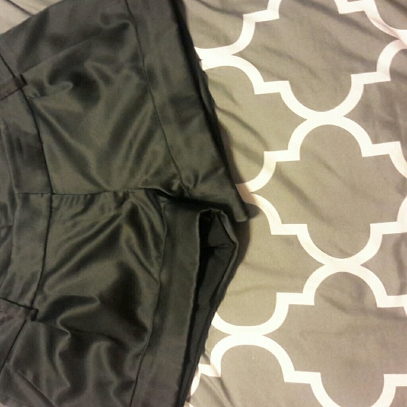 Black shorts - Picture 2 of 5