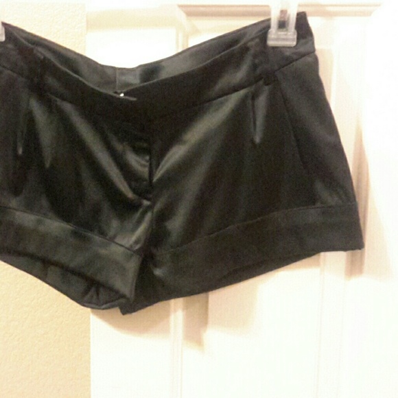 Black shorts - Picture 3 of 5