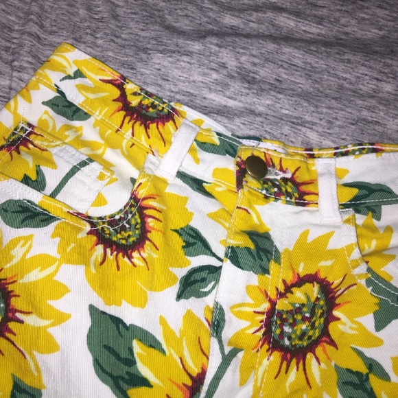 American apperal sunflower shorts - Picture 2 of 4