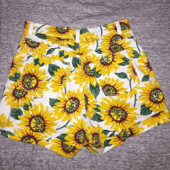 American apperal sunflower shorts - Picture 4 of 4