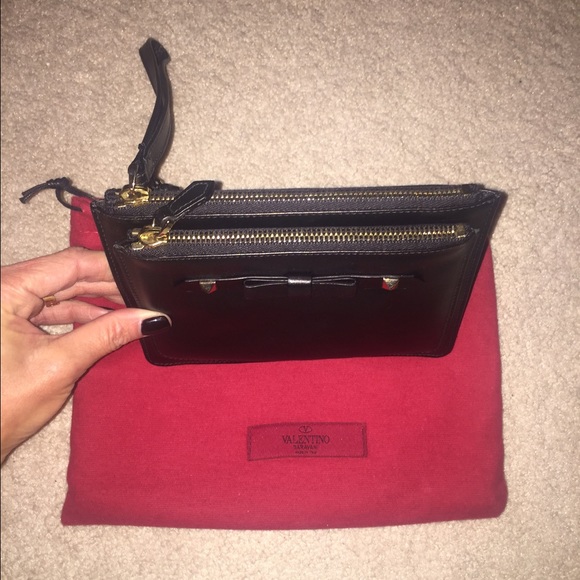Valentino Wristlet/ Clutch, Wallet . Pre-Loved. - Picture 2 of 4
