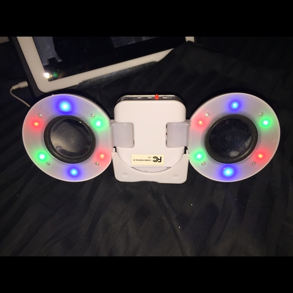 Light up foldable portable speaker