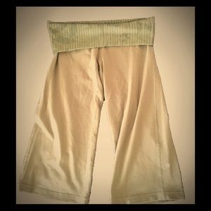 Lululemon yoga cropped pants