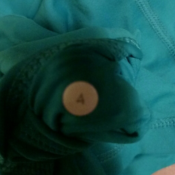 Sold Lululemon workout tank - Picture 4 of 4