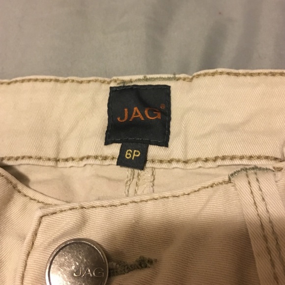 Shorts - Picture 2 of 3