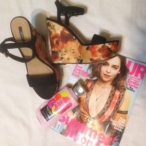 Size 8 Flowered Wedges