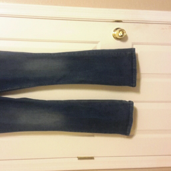 Levi's - Picture 2 of 4