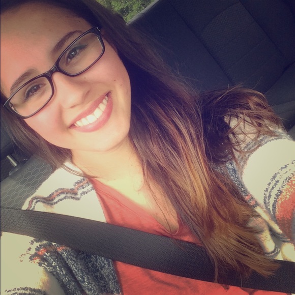 MEET YOUR SELLER!🌸💁🏽💖 - Picture 1 of 3