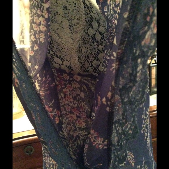 Blouse - Picture 2 of 4