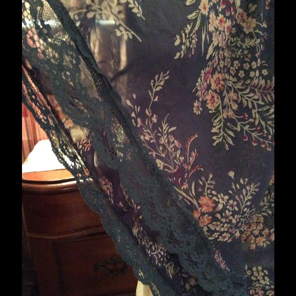 Blouse - Picture 3 of 4