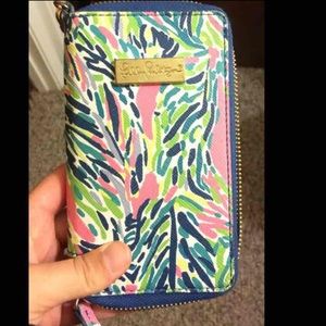 lilly pulitzer wristlet