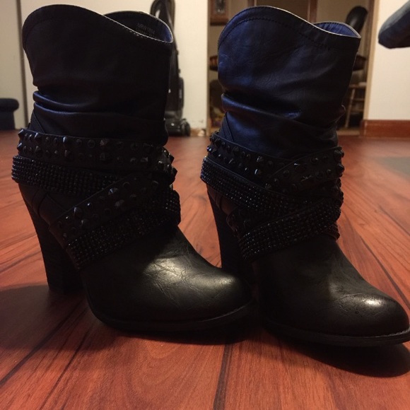 Buckle boots 6.5