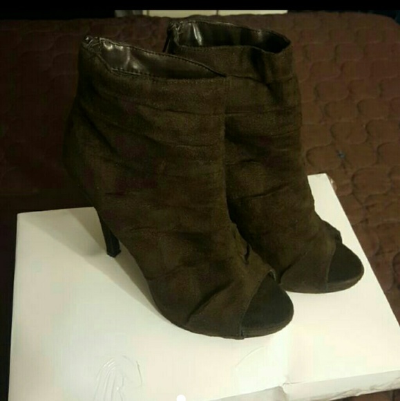 Brown booties - Picture 3 of 3