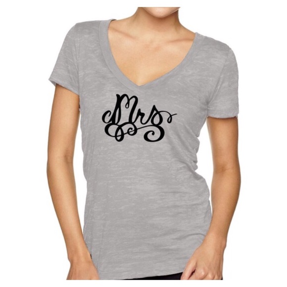 🎀LAST ONE! Size Large!  "Mrs" Tee!🎀 - Picture 4 of 4