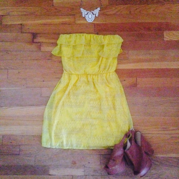 Cute yellow dress!