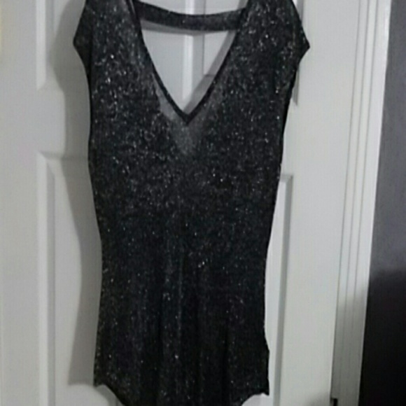 Guess V neck top