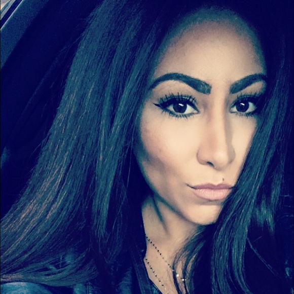 Meet your Posher, Janelle - Picture 1 of 1