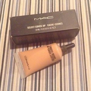 MAC concealer cover up corrector NC42 shade.