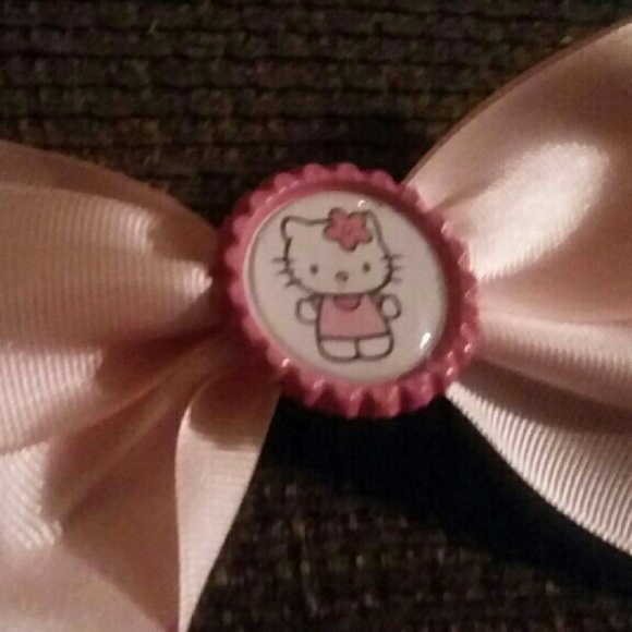 Hello kitty bow