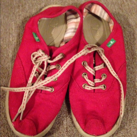 Sanuk sneaker