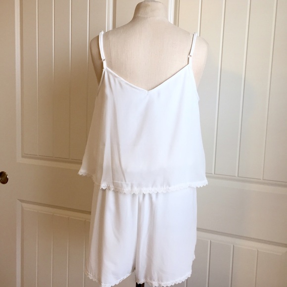 ️🚨SOLD🚨Geometric Print Summer Romper - Picture 3 of 4