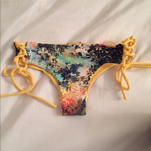 Bikini bottom 10/10