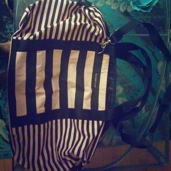 Travel Victoria secret duffle bag.. New w/o tags.. - Picture 1 of 4