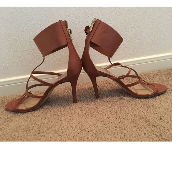 Breckelle's brown heels - Picture 2 of 4