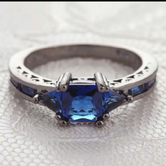 Brand 🆕 Beautiful Blue Sapphire Ring!!!