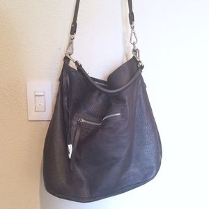 the perfect leather messenger bag❕🏷