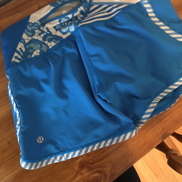 Lululemon size 4.  EUC worn twice