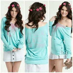 KENDALL & KYLIE LEIGHTWEIGHT LONG SLEEVE