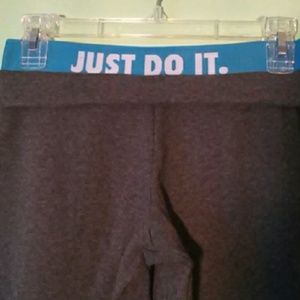 Nike Dry Fit grey capri's