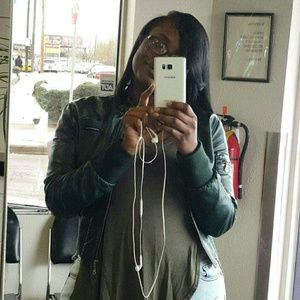 Meet your Posher, Robin