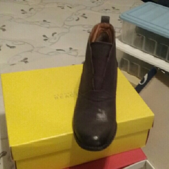 Shoe boots