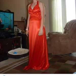 NEEDS TO GO!!! Beautiful orange prom dress
