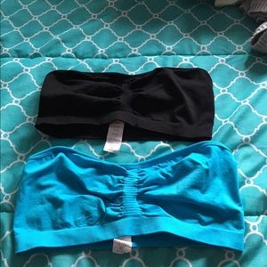Fabletics turquoise sports bra