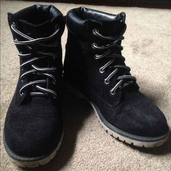 Black Timberland type boots