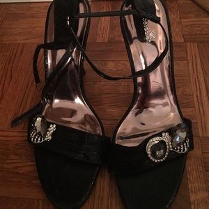 Elegant dress sandals