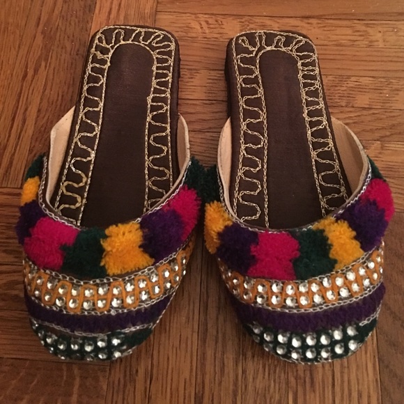 Beautiful brand new kids size slippers size 7.5