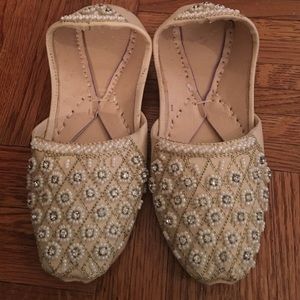 Beautiful brand new kids size 7 slippers,