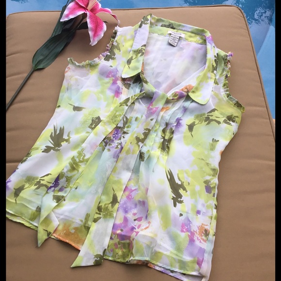 CLOSET CLOSED FOR SUMMER - Picture 1 of 2