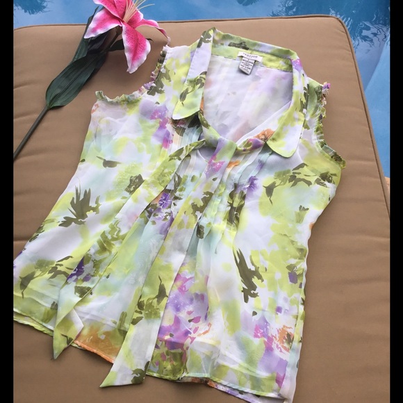 CLOSET CLOSED FOR SUMMER - Picture 2 of 2